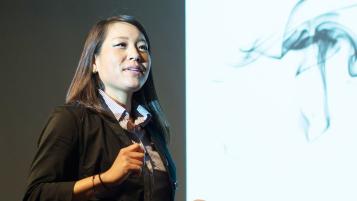 Postdoc Slam winner Jin Kim, PhD, presents her research about smoking cessation through addressing food insecurity.